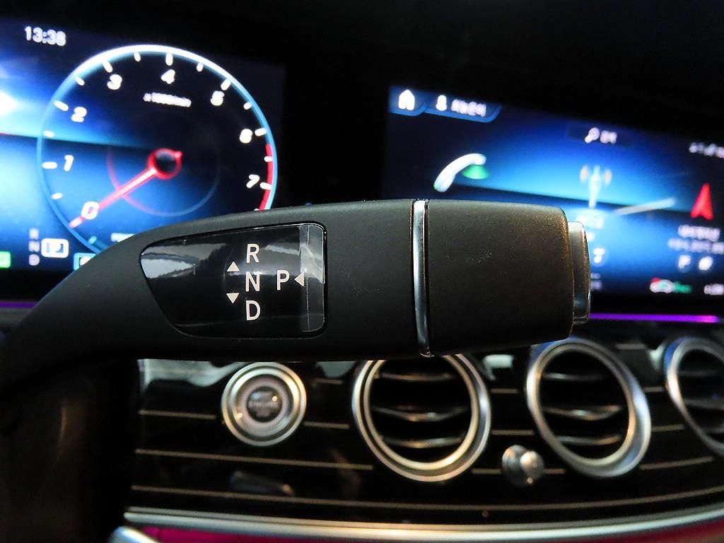 Mercedes Benz E class - Vista 12