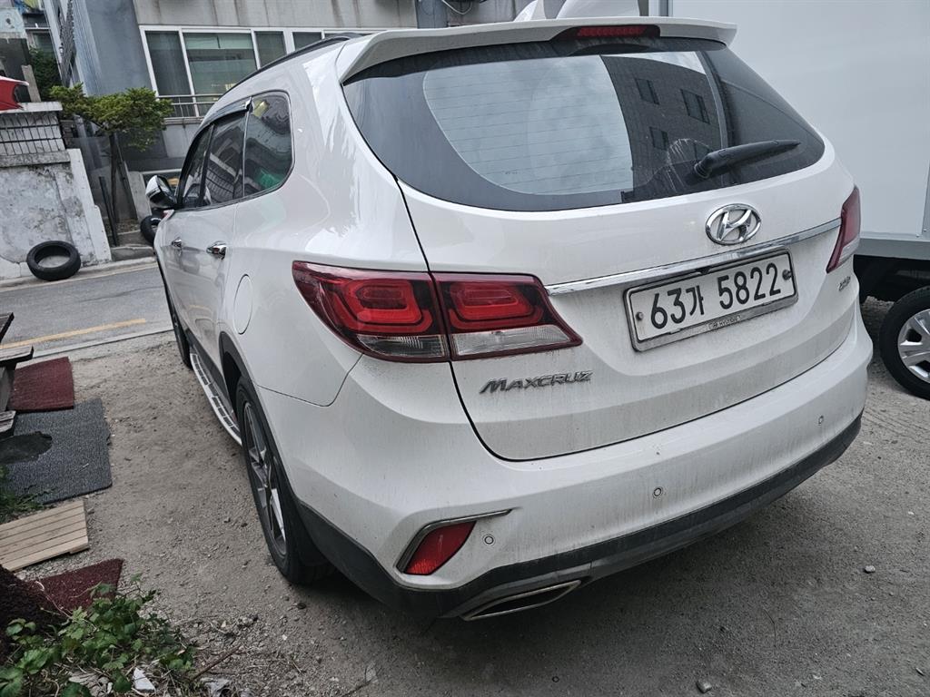 HYUNDAI Maxcruz - Vista 4