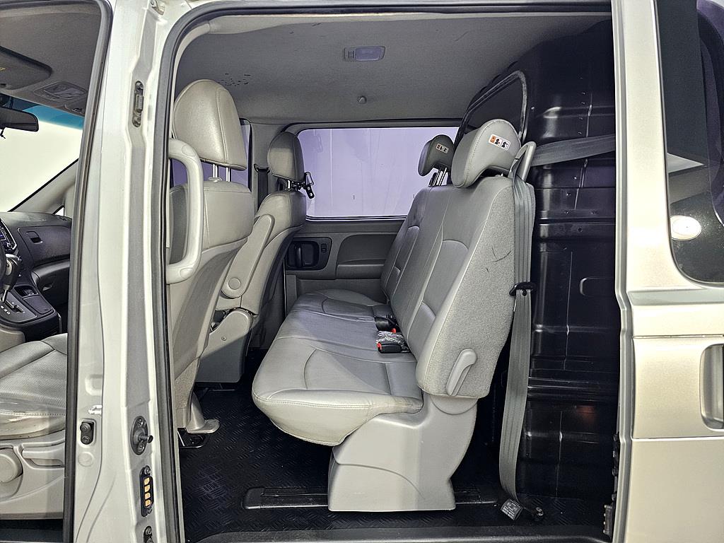HYUNDAI Starex - Vista 8