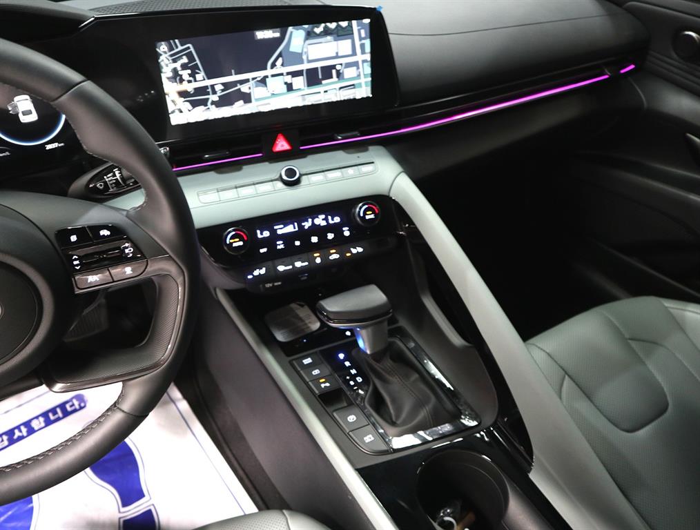 HYUNDAI Avante - Vista 11
