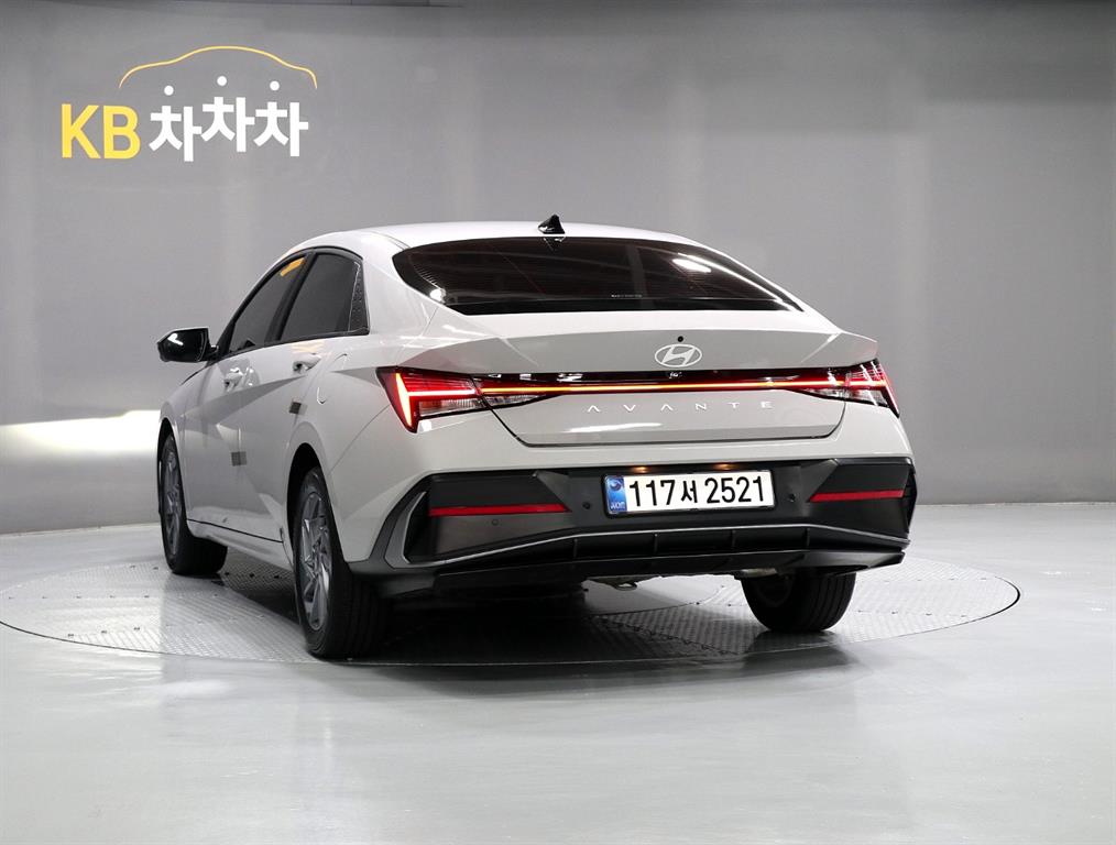 HYUNDAI Avante - Vista 4