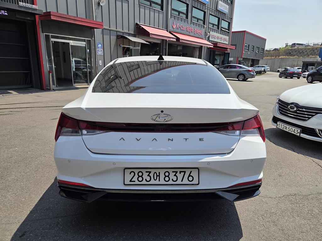 HYUNDAI Avante - Vista 2