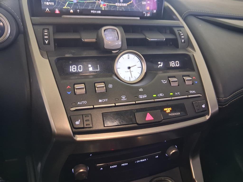 Lexus NX - Vista 9