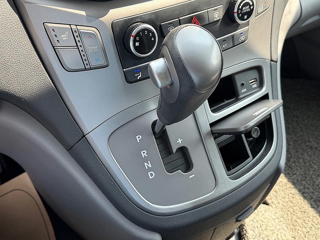HYUNDAI Starex - Vista 11