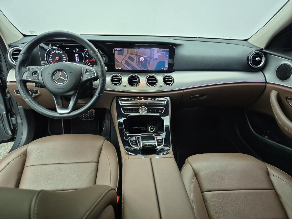 Mercedes Benz E class - Vista 5