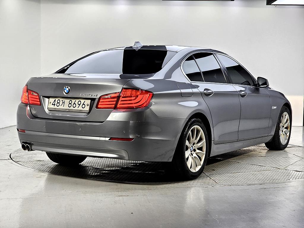 BMW 5 Series - Vista 4