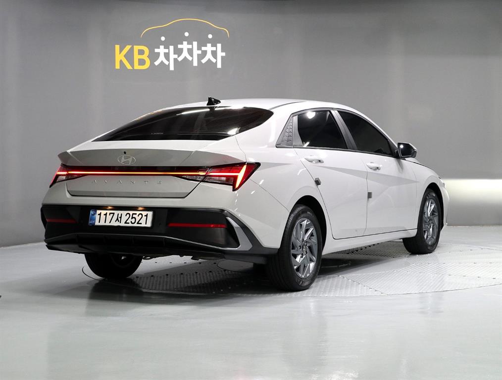 HYUNDAI Avante - Vista 3