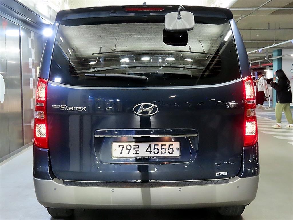 HYUNDAI Starex - Vista 5