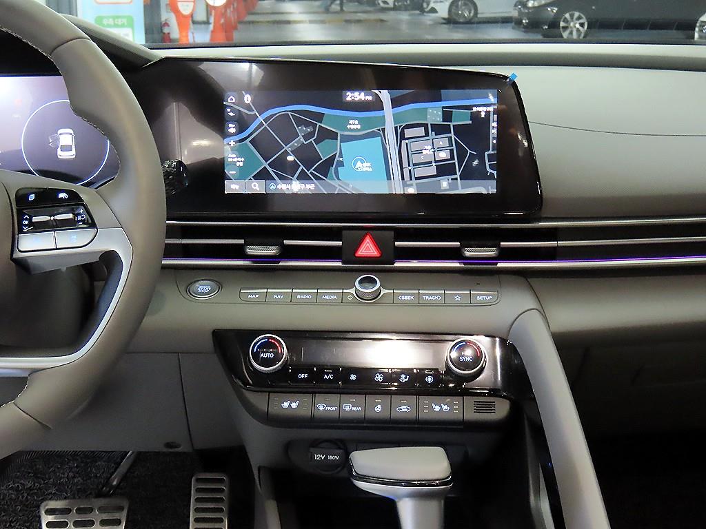 HYUNDAI Avante - Vista 11