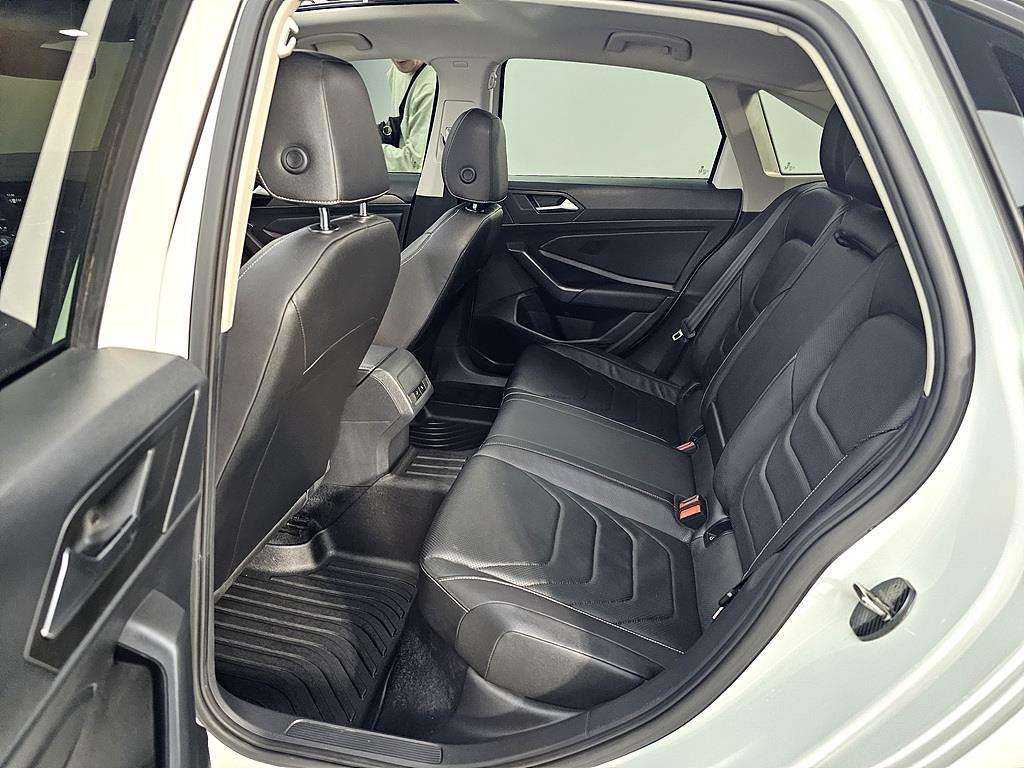 Volkswagen Jetta - Vista 9