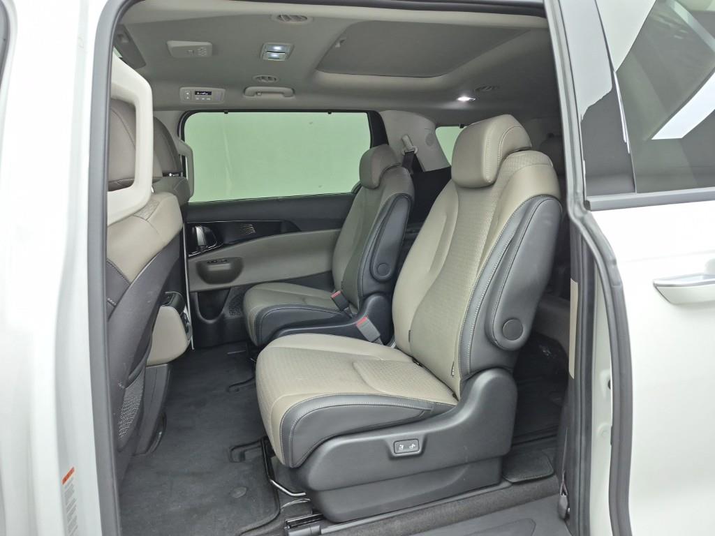 KIA Carnival - Vista 12