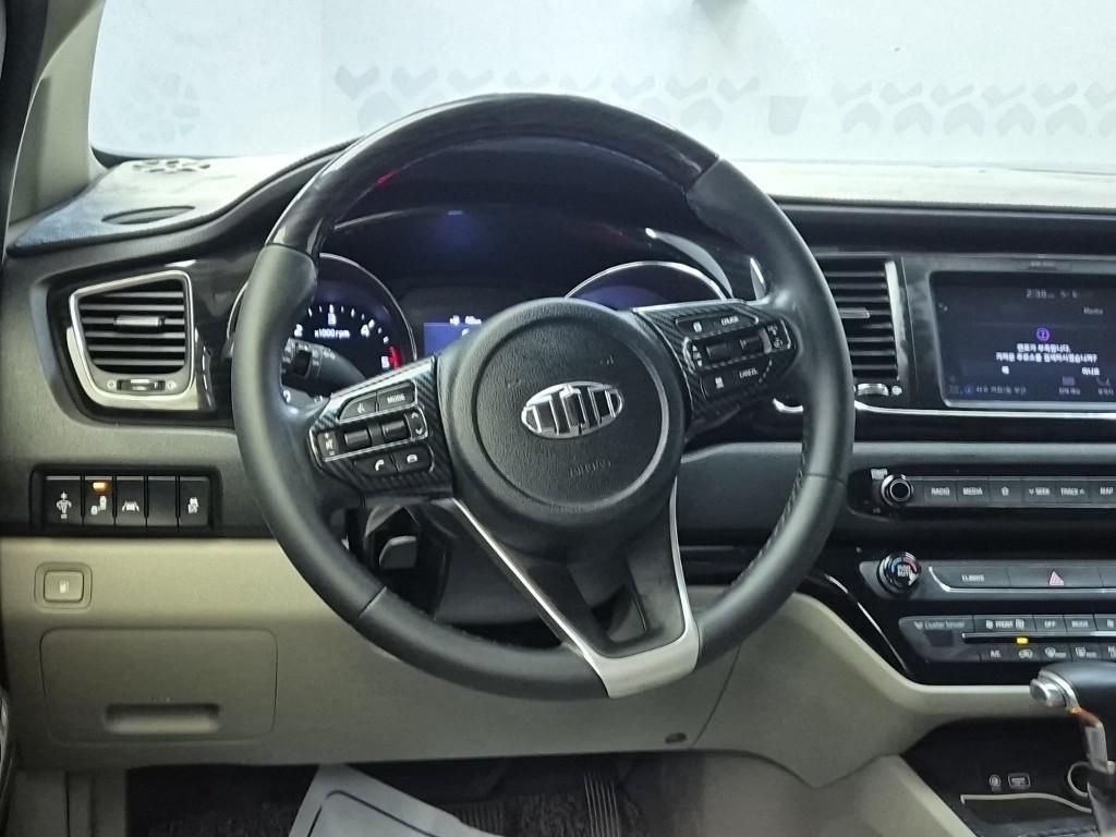 KIA Carnival - Vista 6