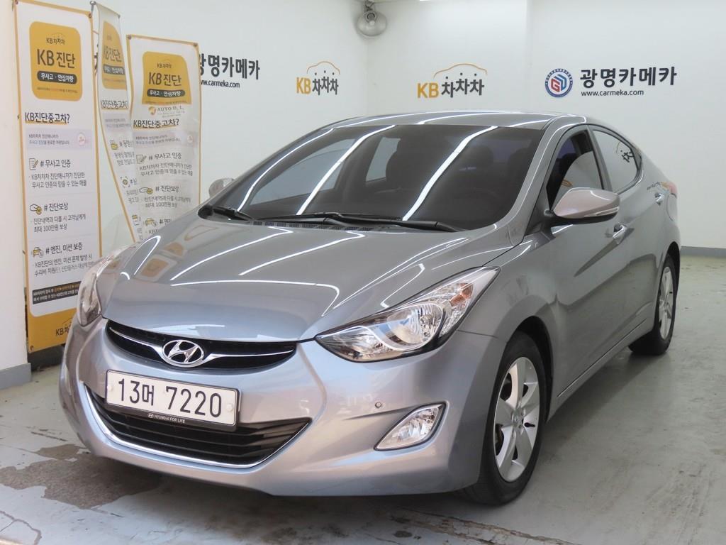 HYUNDAI Avante - Vista 2