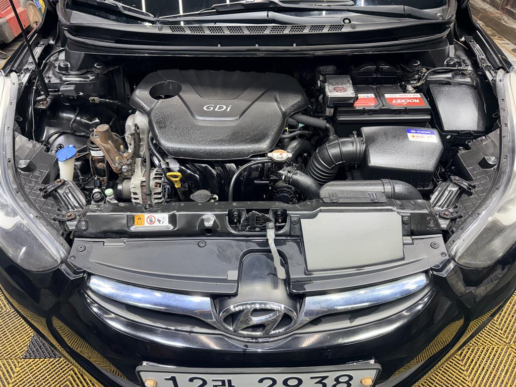 HYUNDAI Avante - Vista 5