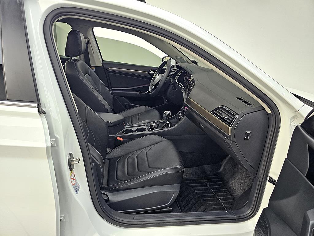 Volkswagen Jetta - Vista 11
