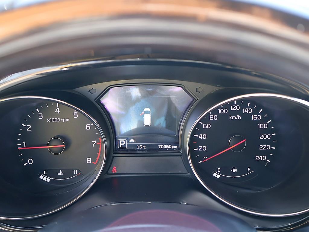 KIA Carnival - Vista 11