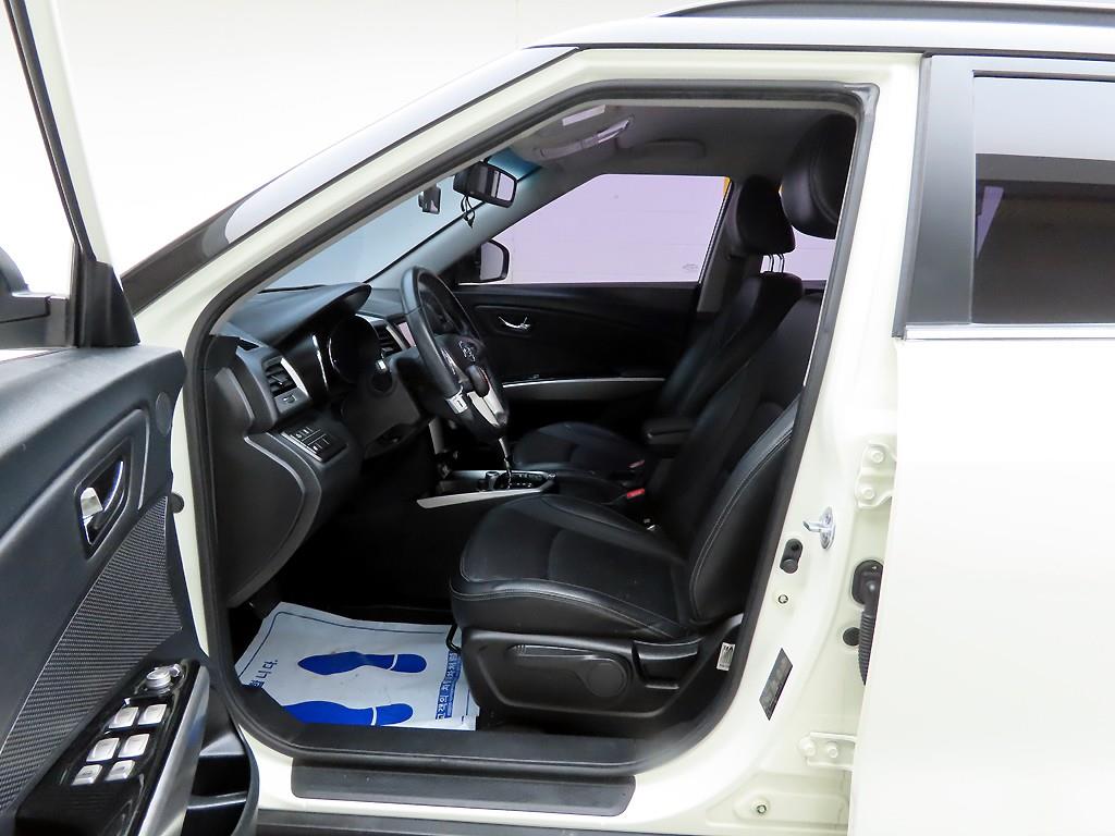 Ssangyong Tivoli 2015 Blanco - Importación desde Corea - HF Imports Iquique - Foto 14
