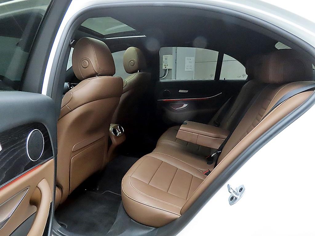 Mercedes Benz E class - Vista 6