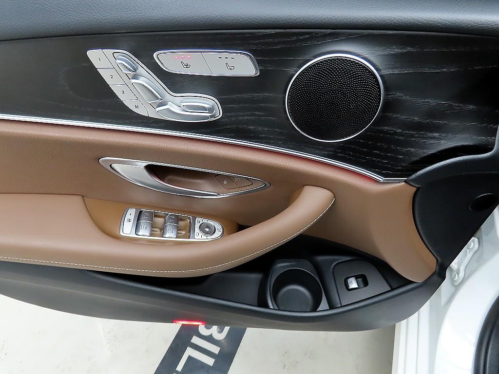 Mercedes Benz E class - Vista 11