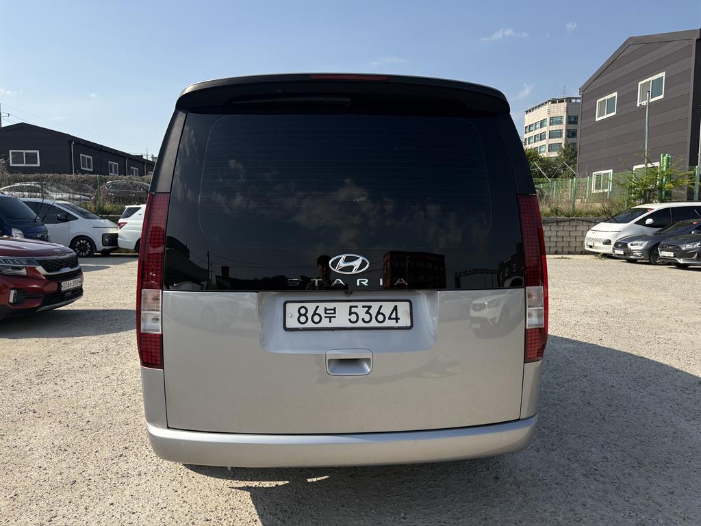 HYUNDAI Staria - Vista 4