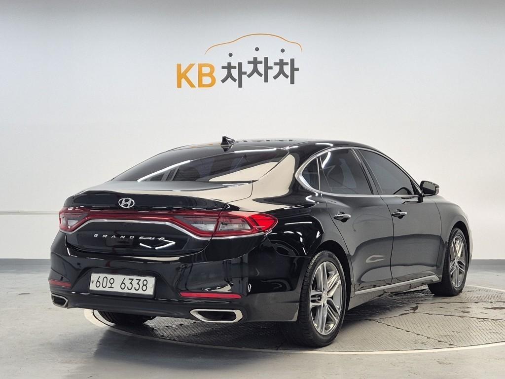 HYUNDAI Grandeur - Vista 3