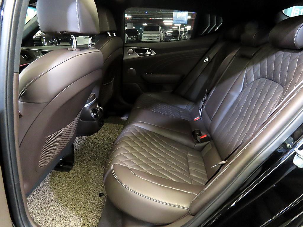 KIA Stinger - Vista 7
