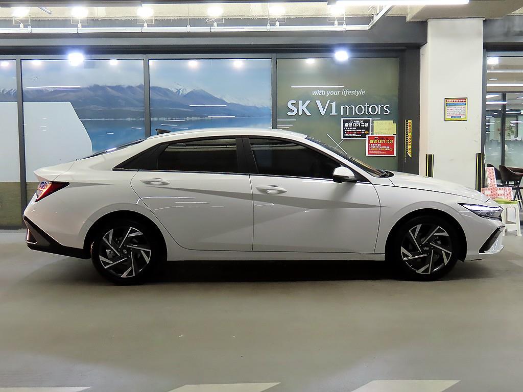 HYUNDAI Avante - Vista 3