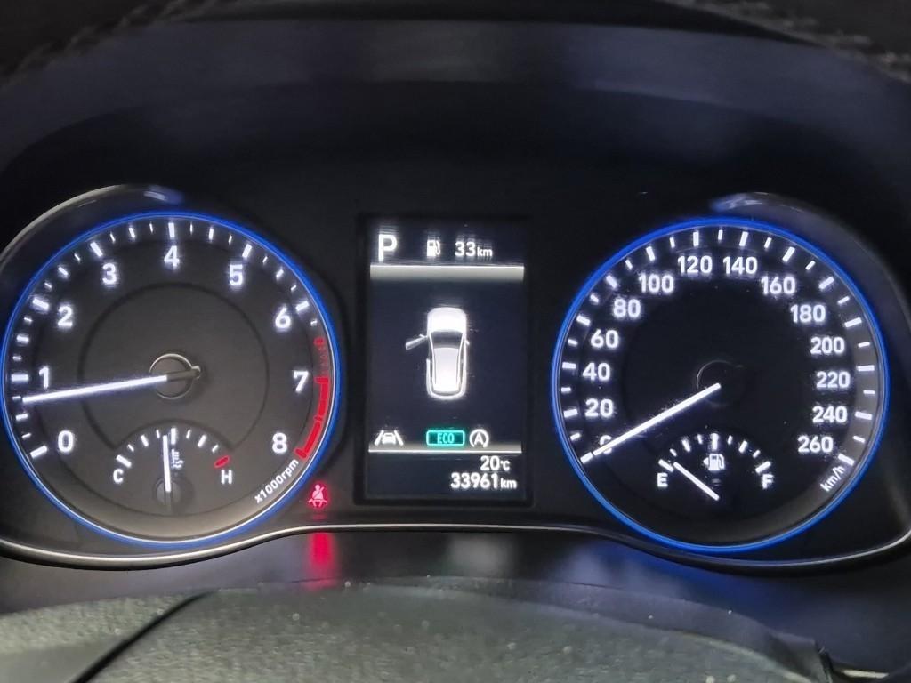 HYUNDAI Kona - Vista 9