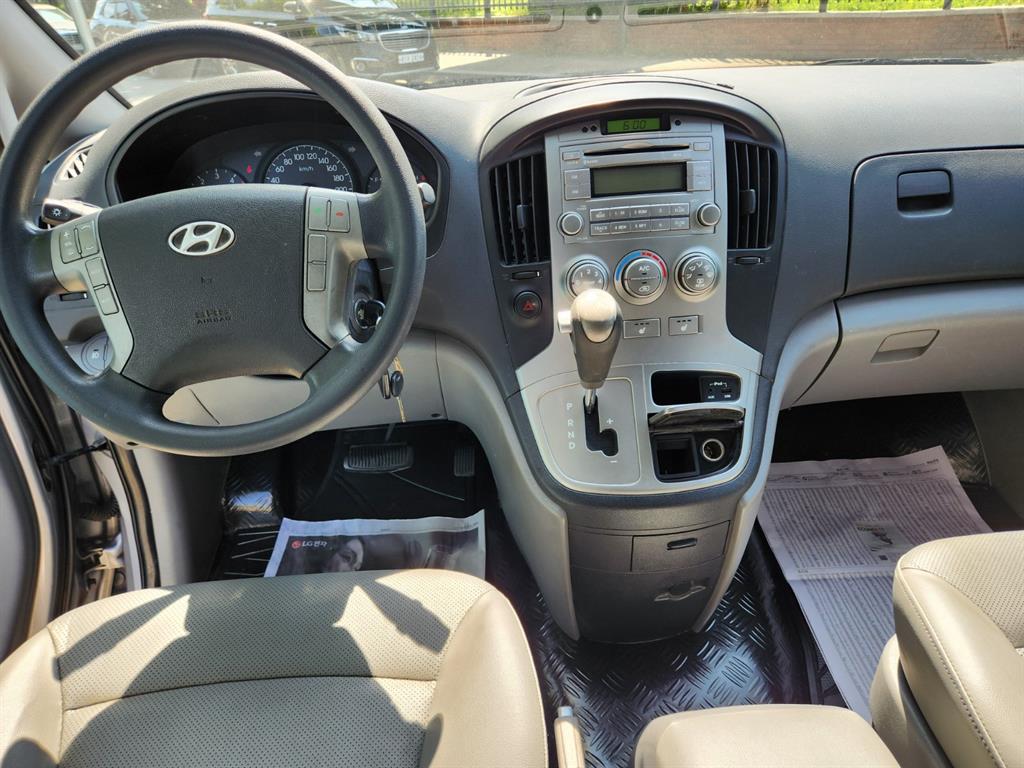 HYUNDAI Starex - Vista 8