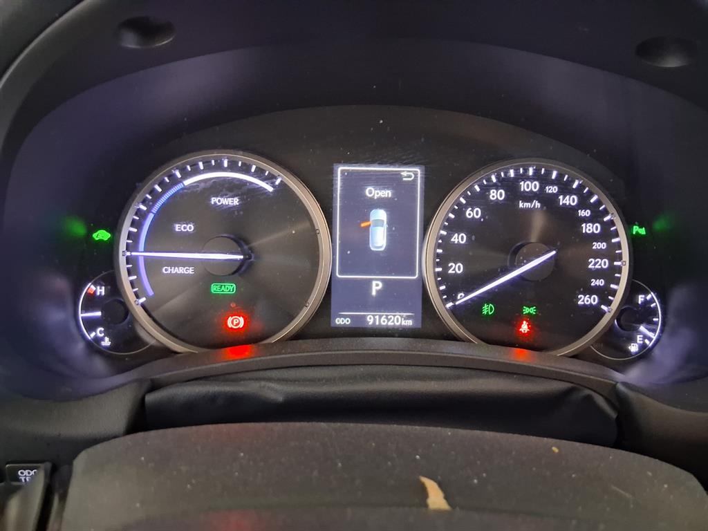 Lexus NX - Vista 8