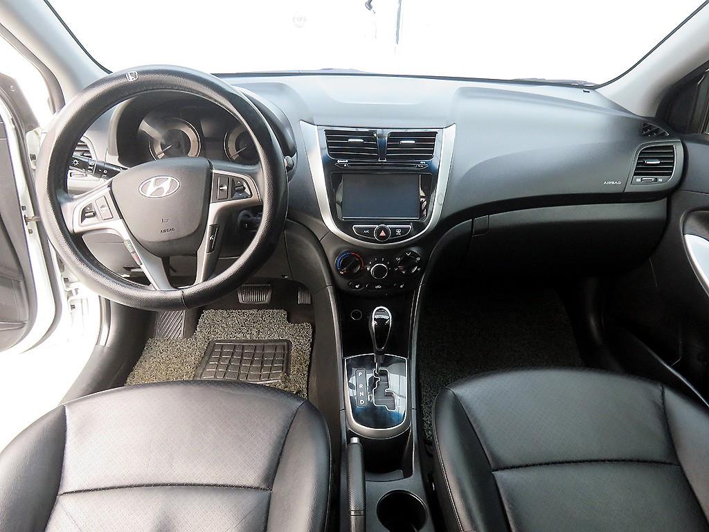 HYUNDAI Accent - Vista 8