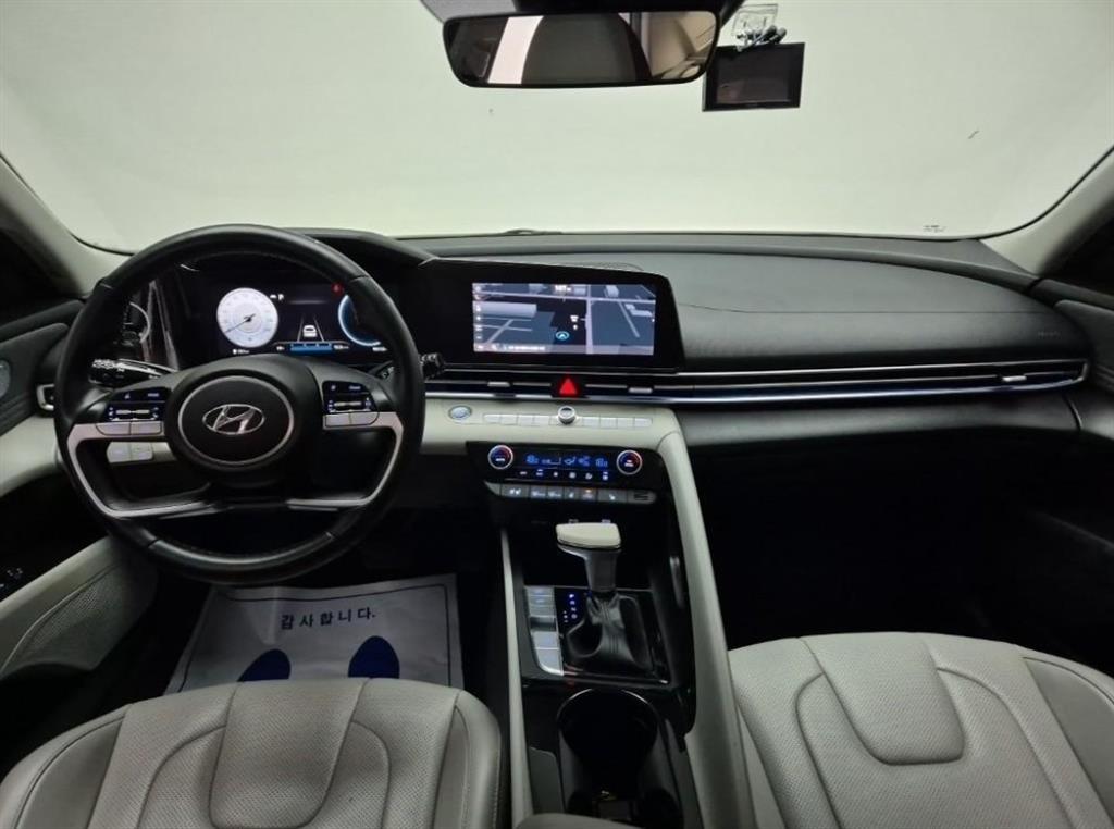 HYUNDAI Avante - Vista 7