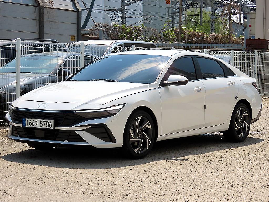 HYUNDAI Avante - Vista 2
