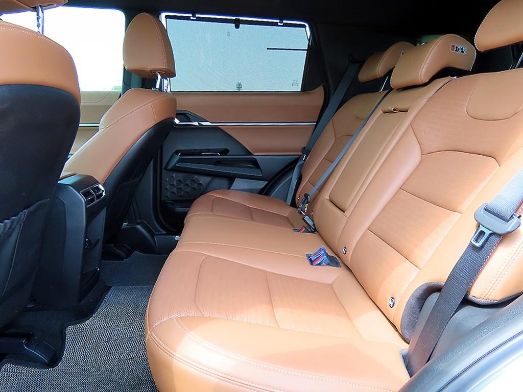 Ssangyong Torres - Vista 6