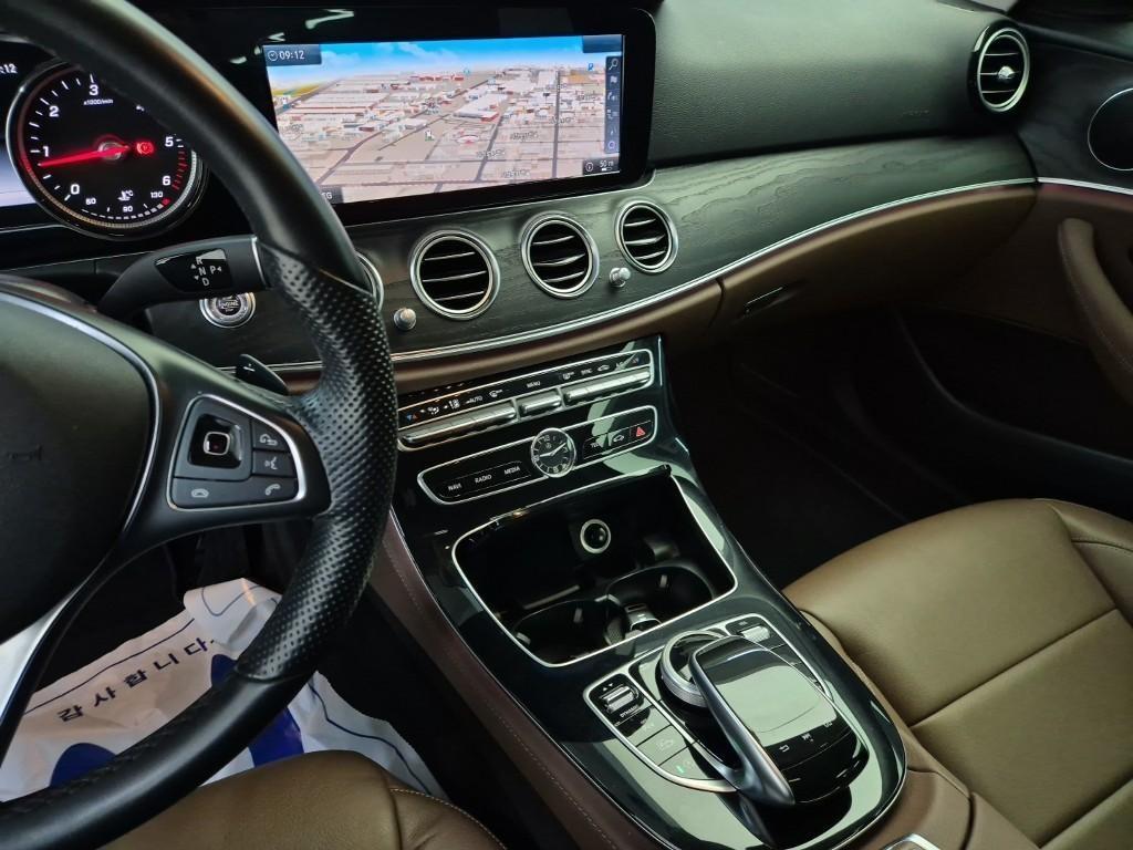Mercedes Benz E class - Vista 10
