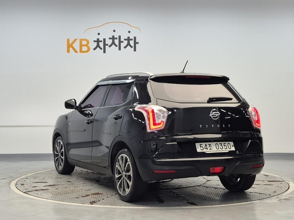 Ssangyong Tivoli - Vista 2