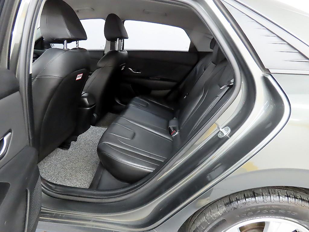 HYUNDAI Avante - Vista 6