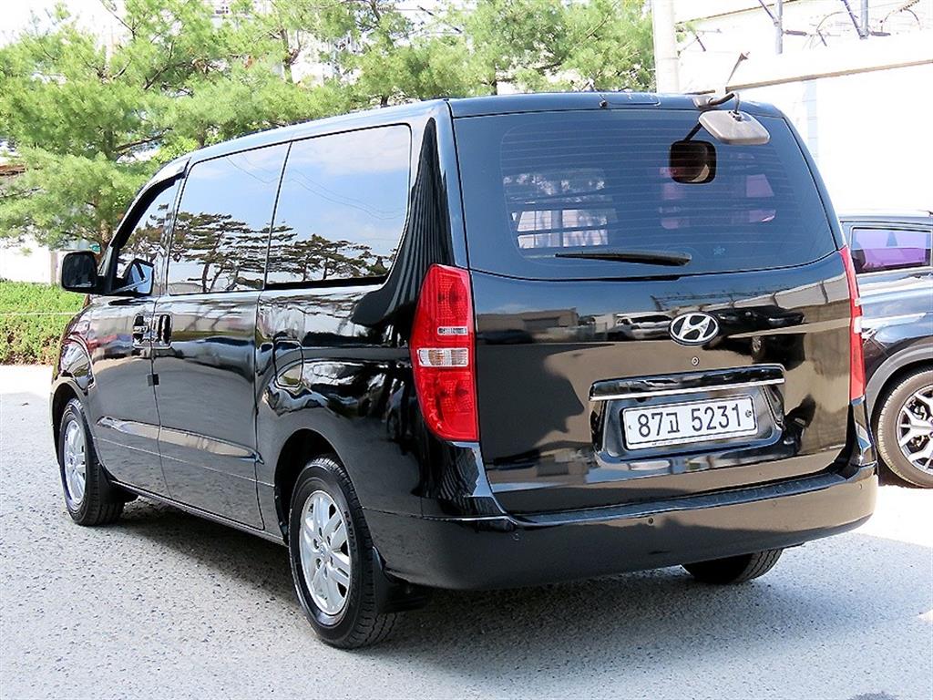 HYUNDAI Starex - Vista 3