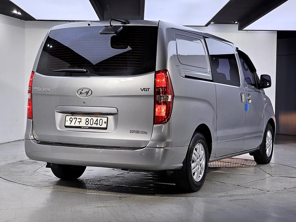 HYUNDAI Starex - Vista 4