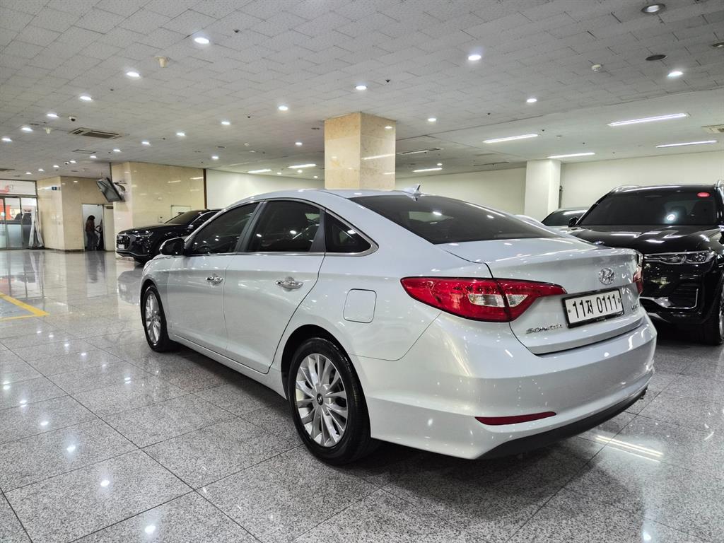 HYUNDAI Sonata - Vista 3