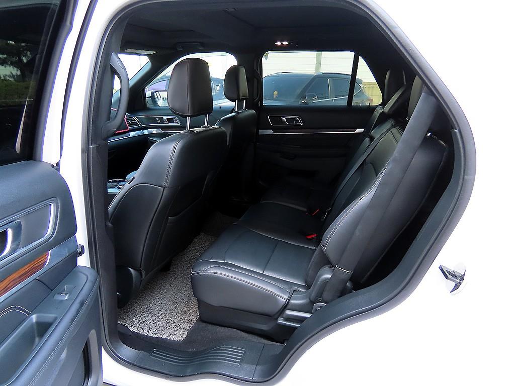 Ford Explorer - Vista 6