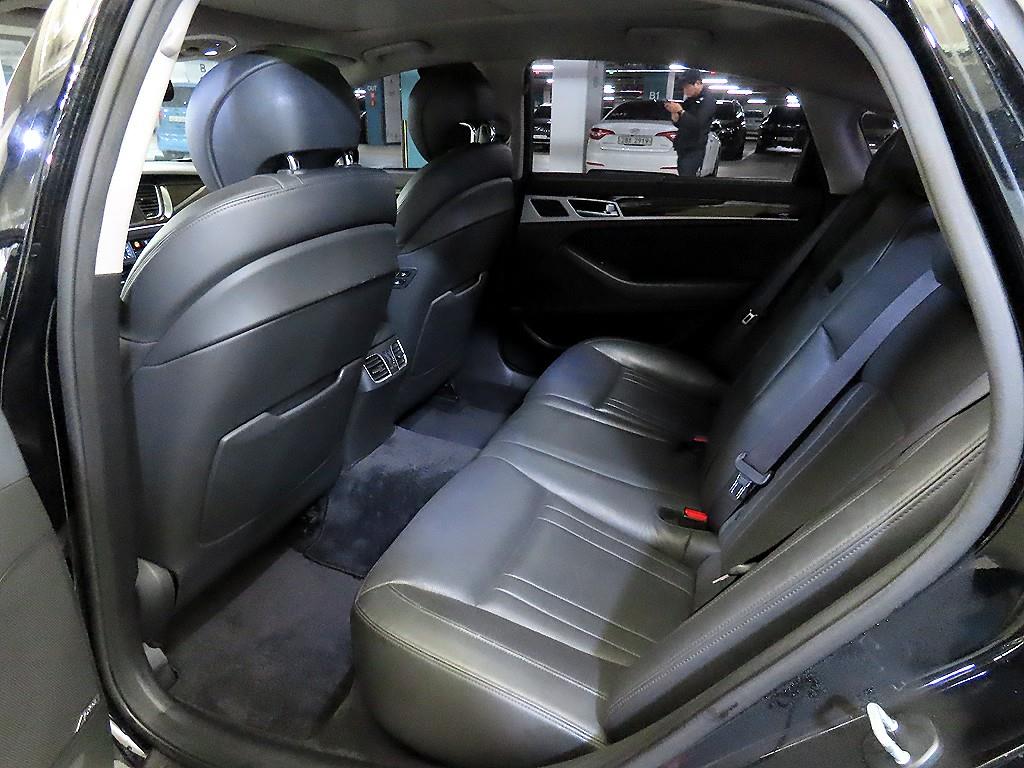 HYUNDAI Genesis - Vista 7