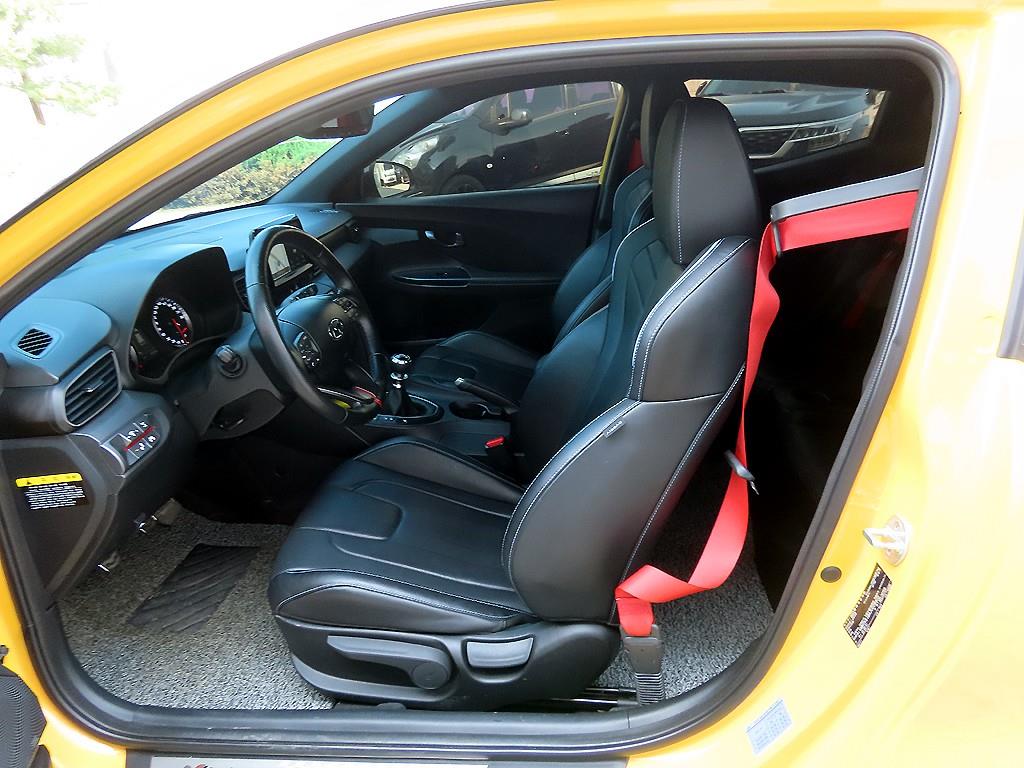HYUNDAI Veloster - Vista 5