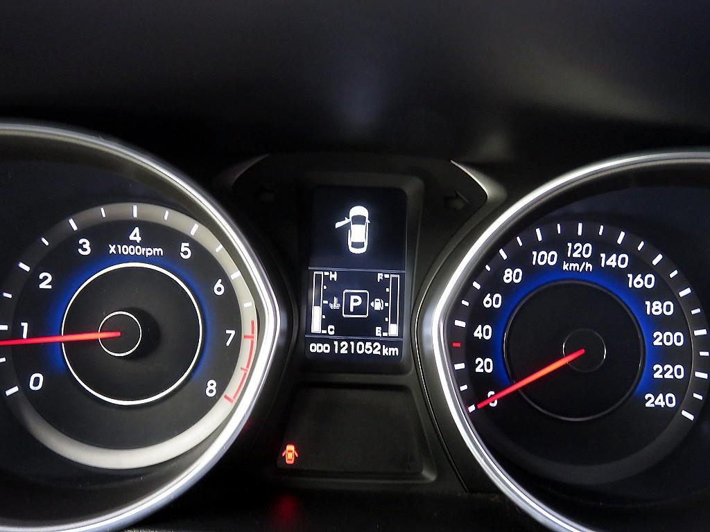 HYUNDAI Avante - Vista 11