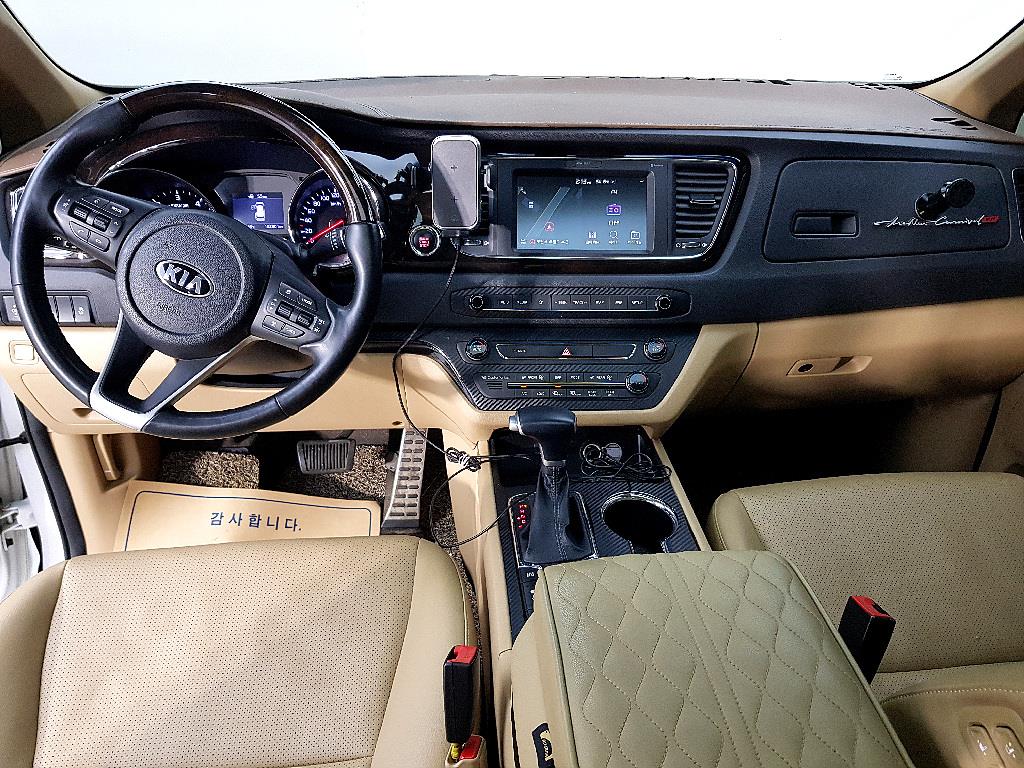 KIA Carnival - Vista 5