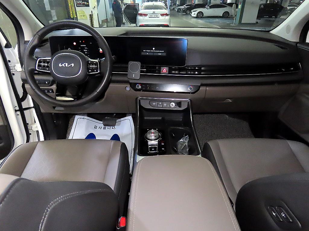 KIA Carnival - Vista 10