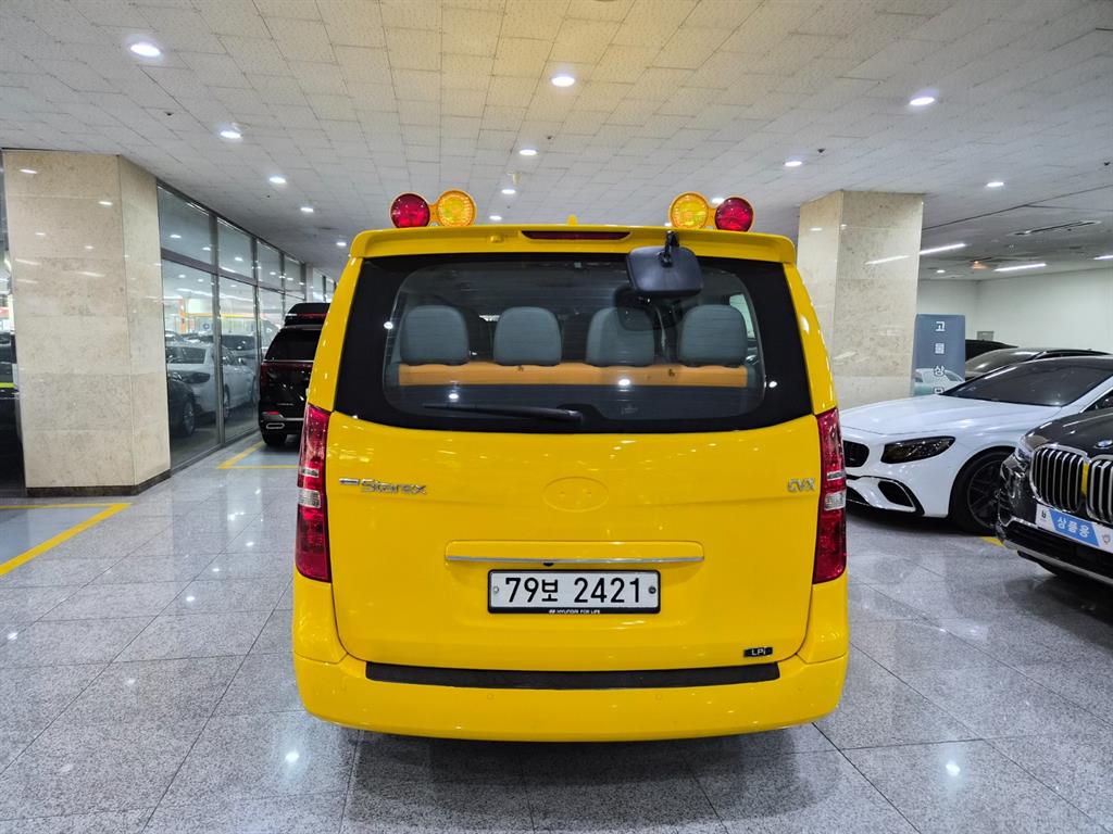 HYUNDAI Starex - Vista 4