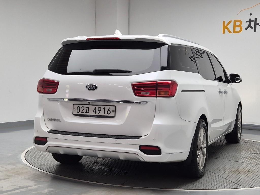 KIA Carnival - Vista 3