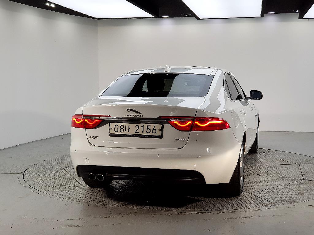 Jaguar XF - Vista 3