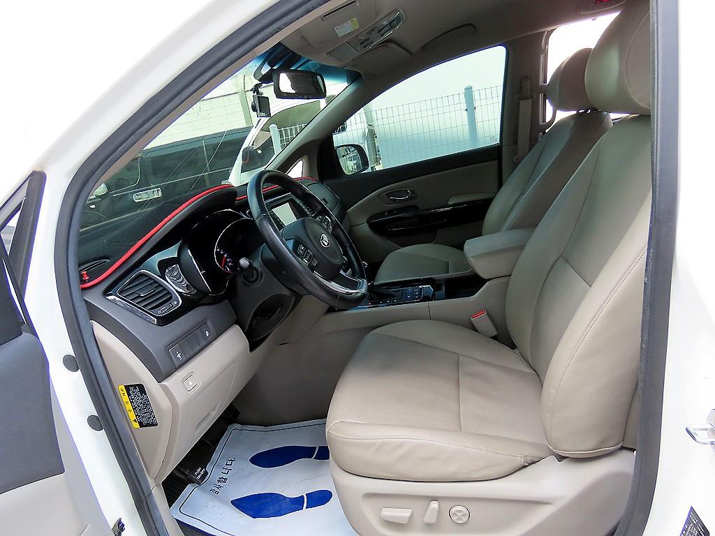 KIA Carnival - Vista 5